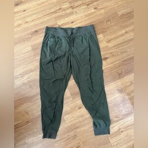 Lululemon Size 16 Dance Studio Mid-Rise Jogger *Full Length
